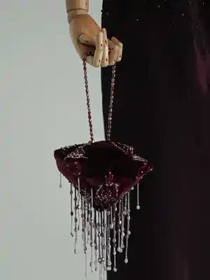 Türkmen fasonlar pombarh fasonlar Fasonlar 2025 fasonlar fason moda modalar Bezen bezen Türkmen fasonlar 2026 Türkmen fasonlar 2025 Türkmen fasonlar 2024 Türkmen fasonlar 2023 turkmenistan türkmenistan turkmen türkmen ashgabat  asgabat aşgabat balkan mary lebap dashoguz dasoguz daşoguz pombarh ponbarhat gulyupek gülýüpek stapel ştapel Gralan Çüýdeşen Abaýa Gadymy Krep Gurultaý 	Keteni Ýüpek Şifon Gipýur Lyon Welwet Atlas Kaşemir Streýç Suzana Ştapel Gülýüpek Pombarh Ýupka Gursakça Aksesuarlar Palto Penjek Okuw eşik Fata Sport eşik Uniforma Nakidka Öýme Şarf kompýuter ýaka ýaglyk Arenda köýnek 2nji el köýnek Taýyn köýnek Matalar Milli lybas milli lybaslar Toý köýnek Toý köýnekler toy koynek toy koynekler gundelik koynekler Gündelik	 
 köýnekler fata koynek Modern taze fason Eskiz koynektm turkmenkoynek türkmenkoynek fason moda moda fasonlar Iş eşik el iş	sada	ýakaly ýakasyz	keşdeli biserli	ýeňli giň nagyşly ýüregi açyk stoýka ýaka ýanly kombinasiýa 	zerli üsti aşak guşakly seçekli gysga ýeňli Panbarhat (Pombarh) Toý köýnek, Modern el iş, ýakasyz, biserli, gysga ýeňli 17-25, 26-35 Goýy-gyzyl yaz, tomus, guyz Taýyn köýnek