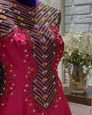 Türkmen fasonlar pombarh fasonlar Fasonlar 2025 fasonlar fason moda modalar Bezen bezen Türkmen fasonlar 2026 Türkmen fasonlar 2025 Türkmen fasonlar 2024 Türkmen fasonlar 2023 turkmenistan türkmenistan turkmen türkmen ashgabat  asgabat aşgabat balkan mary lebap dashoguz dasoguz daşoguz pombarh ponbarhat gulyupek gülýüpek stapel ştapel Gralan Çüýdeşen Abaýa Gadymy Krep Gurultaý 	Keteni Ýüpek Şifon Gipýur Lyon Welwet Atlas Kaşemir Streýç Suzana Ştapel Gülýüpek Pombarh Ýupka Gursakça Aksesuarlar Palto Penjek Okuw eşik Fata Sport eşik Uniforma Nakidka Öýme Şarf kompýuter ýaka ýaglyk Arenda köýnek 2nji el köýnek Taýyn köýnek Matalar Milli lybas milli lybaslar Toý köýnek Toý köýnekler toy koynek toy koynekler gundelik koynekler Gündelik	 
 köýnekler fata koynek Modern taze fason Eskiz koynektm turkmenkoynek türkmenkoynek fason moda moda fasonlar Iş eşik el iş	sada	ýakaly ýakasyz	keşdeli biserli	ýeňli giň nagyşly ýüregi açyk stoýka ýaka ýanly kombinasiýa 	zerli üsti aşak guşakly seçekli gysga ýeňli Keteni, Atlas Toý köýnek, Milli lybas el iş, ýakaly  Goýy-gyzyl, Gyzyl