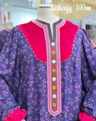 Türkmen fasonlar pombarh fasonlar Fasonlar 2025 fasonlar fason moda modalar Bezen bezen Türkmen fasonlar 2026 Türkmen fasonlar 2025 Türkmen fasonlar 2024 Türkmen fasonlar 2023 turkmenistan türkmenistan turkmen türkmen ashgabat  asgabat aşgabat balkan mary lebap dashoguz dasoguz daşoguz pombarh ponbarhat gulyupek gülýüpek stapel ştapel Gralan Çüýdeşen Abaýa Gadymy Krep Gurultaý 	Keteni Ýüpek Şifon Gipýur Lyon Welwet Atlas Kaşemir Streýç Suzana Ştapel Gülýüpek Pombarh Ýupka Gursakça Aksesuarlar Palto Penjek Okuw eşik Fata Sport eşik Uniforma Nakidka Öýme Şarf kompýuter ýaka ýaglyk Arenda köýnek 2nji el köýnek Taýyn köýnek Matalar Milli lybas milli lybaslar Toý köýnek Toý köýnekler toy koynek toy koynekler gundelik koynekler Gündelik	 
 köýnekler fata koynek Modern taze fason Eskiz koynektm turkmenkoynek türkmenkoynek fason moda moda fasonlar Iş eşik el iş	sada	ýakaly ýakasyz	keşdeli biserli	ýeňli giň nagyşly ýüregi açyk stoýka ýaka ýanly kombinasiýa 	zerli üsti aşak guşakly seçekli gysga ýeňli Ştapel Gündelik sada  Gara, Gök, Goýy-gök, Goýy-ýaşyl  Taýyn köýnek