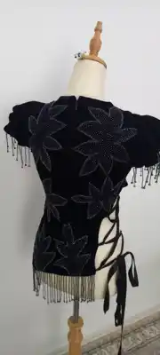 Türkmen fasonlar pombarh fasonlar Fasonlar 2025 fasonlar fason moda modalar Bezen bezen Türkmen fasonlar 2026 Türkmen fasonlar 2025 Türkmen fasonlar 2024 Türkmen fasonlar 2023 turkmenistan türkmenistan turkmen türkmen ashgabat  asgabat aşgabat balkan mary lebap dashoguz dasoguz daşoguz pombarh ponbarhat gulyupek gülýüpek stapel ştapel Gralan Çüýdeşen Abaýa Gadymy Krep Gurultaý 	Keteni Ýüpek Şifon Gipýur Lyon Welwet Atlas Kaşemir Streýç Suzana Ştapel Gülýüpek Pombarh Ýupka Gursakça Aksesuarlar Palto Penjek Okuw eşik Fata Sport eşik Uniforma Nakidka Öýme Şarf kompýuter ýaka ýaglyk Arenda köýnek 2nji el köýnek Taýyn köýnek Matalar Milli lybas milli lybaslar Toý köýnek Toý köýnekler toy koynek toy koynekler gundelik koynekler Gündelik	 
 köýnekler fata koynek Modern taze fason Eskiz koynektm turkmenkoynek türkmenkoynek fason moda moda fasonlar Iş eşik el iş	sada	ýakaly ýakasyz	keşdeli biserli	ýeňli giň nagyşly ýüregi açyk stoýka ýaka ýanly kombinasiýa 	zerli üsti aşak guşakly seçekli gysga ýeňli Panbarhat (Pombarh)  ýakasyz, biserli, gysga ýeňli 17-25, 26-35 Gara yaz, tomus, guyz Nakidka, 2nji el