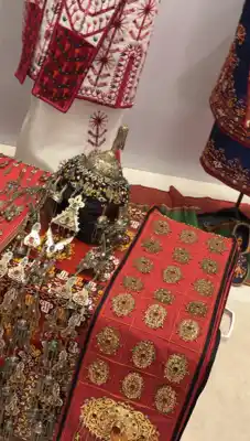 Türkmen fasonlar pombarh fasonlar Fasonlar 2025 fasonlar fason moda modalar Bezen bezen Türkmen fasonlar 2026 Türkmen fasonlar 2025 Türkmen fasonlar 2024 Türkmen fasonlar 2023 turkmenistan türkmenistan turkmen türkmen ashgabat  asgabat aşgabat balkan mary lebap dashoguz dasoguz daşoguz pombarh ponbarhat gulyupek gülýüpek stapel ştapel Gralan Çüýdeşen Abaýa Gadymy Krep Gurultaý 	Keteni Ýüpek Şifon Gipýur Lyon Welwet Atlas Kaşemir Streýç Suzana Ştapel Gülýüpek Pombarh Ýupka Gursakça Aksesuarlar Palto Penjek Okuw eşik Fata Sport eşik Uniforma Nakidka Öýme Şarf kompýuter ýaka ýaglyk Arenda köýnek 2nji el köýnek Taýyn köýnek Matalar Milli lybas milli lybaslar Toý köýnek Toý köýnekler toy koynek toy koynekler gundelik koynekler Gündelik	 
 köýnekler fata koynek Modern taze fason Eskiz koynektm turkmenkoynek türkmenkoynek fason moda moda fasonlar Iş eşik el iş	sada	ýakaly ýakasyz	keşdeli biserli	ýeňli giň nagyşly ýüregi açyk stoýka ýaka ýanly kombinasiýa 	zerli üsti aşak guşakly seçekli gysga ýeňli Keteni, Gadymy Toý köýnek, Milli lybas TürkmenTextile Expo 2025 17-25, 26-35 Gara, Bežewyý, Goýy-gök, Sary yaz, tomus, guyz, gysh