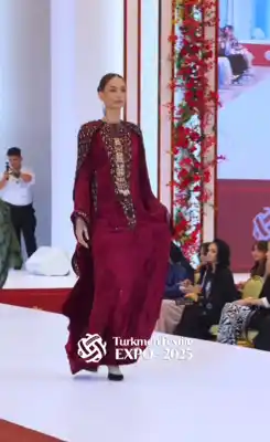 Türkmen fasonlar pombarh fasonlar Fasonlar 2025 fasonlar fason moda modalar Bezen bezen Türkmen fasonlar 2026 Türkmen fasonlar 2025 Türkmen fasonlar 2024 Türkmen fasonlar 2023 turkmenistan türkmenistan turkmen türkmen ashgabat  asgabat aşgabat balkan mary lebap dashoguz dasoguz daşoguz pombarh ponbarhat gulyupek gülýüpek stapel ştapel Gralan Çüýdeşen Abaýa Gadymy Krep Gurultaý 	Keteni Ýüpek Şifon Gipýur Lyon Welwet Atlas Kaşemir Streýç Suzana Ştapel Gülýüpek Pombarh Ýupka Gursakça Aksesuarlar Palto Penjek Okuw eşik Fata Sport eşik Uniforma Nakidka Öýme Şarf kompýuter ýaka ýaglyk Arenda köýnek 2nji el köýnek Taýyn köýnek Matalar Milli lybas milli lybaslar Toý köýnek Toý köýnekler toy koynek toy koynekler gundelik koynekler Gündelik	 
 köýnekler fata koynek Modern taze fason Eskiz koynektm turkmenkoynek türkmenkoynek fason moda moda fasonlar Iş eşik el iş	sada	ýakaly ýakasyz	keşdeli biserli	ýeňli giň nagyşly ýüregi açyk stoýka ýaka ýanly kombinasiýa 	zerli üsti aşak guşakly seçekli gysga ýeňli Panbarhat (Pombarh) Modern TürkmenTextile Expo 2025 17-25, 26-35 Goýy-gyzyl, Gyzyl yaz, guyz