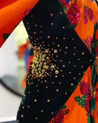 Türkmen fasonlar pombarh fasonlar Fasonlar 2025 fasonlar fason moda modalar Bezen bezen Türkmen fasonlar 2026 Türkmen fasonlar 2025 Türkmen fasonlar 2024 Türkmen fasonlar 2023 turkmenistan türkmenistan turkmen türkmen ashgabat  asgabat aşgabat balkan mary lebap dashoguz dasoguz daşoguz pombarh ponbarhat gulyupek gülýüpek stapel ştapel Gralan Çüýdeşen Abaýa Gadymy Krep Gurultaý 	Keteni Ýüpek Şifon Gipýur Lyon Welwet Atlas Kaşemir Streýç Suzana Ştapel Gülýüpek Pombarh Ýupka Gursakça Aksesuarlar Palto Penjek Okuw eşik Fata Sport eşik Uniforma Nakidka Öýme Şarf kompýuter ýaka ýaglyk Arenda köýnek 2nji el köýnek Taýyn köýnek Matalar Milli lybas milli lybaslar Toý köýnek Toý köýnekler toy koynek toy koynekler gundelik koynekler Gündelik	 
 köýnekler fata koynek Modern taze fason Eskiz koynektm turkmenkoynek türkmenkoynek fason moda moda fasonlar Iş eşik el iş	sada	ýakaly ýakasyz	keşdeli biserli	ýeňli giň nagyşly ýüregi açyk stoýka ýaka ýanly kombinasiýa 	zerli üsti aşak guşakly seçekli gysga ýeňli Gurultaý Toý köýnek el iş, ýakasyz, biserli, ýeňli, giň, kombinasiýa 26-35 Gara, Gyzyl yaz, gysh