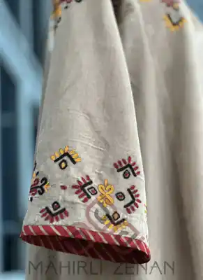 Türkmen fasonlar pombarh fasonlar Fasonlar 2025 fasonlar fason moda modalar Bezen bezen Türkmen fasonlar 2026 Türkmen fasonlar 2025 Türkmen fasonlar 2024 Türkmen fasonlar 2023 turkmenistan türkmenistan turkmen türkmen ashgabat  asgabat aşgabat balkan mary lebap dashoguz dasoguz daşoguz pombarh ponbarhat gulyupek gülýüpek stapel ştapel Gralan Çüýdeşen Abaýa Gadymy Krep Gurultaý 	Keteni Ýüpek Şifon Gipýur Lyon Welwet Atlas Kaşemir Streýç Suzana Ştapel Gülýüpek Pombarh Ýupka Gursakça Aksesuarlar Palto Penjek Okuw eşik Fata Sport eşik Uniforma Nakidka Öýme Şarf kompýuter ýaka ýaglyk Arenda köýnek 2nji el köýnek Taýyn köýnek Matalar Milli lybas milli lybaslar Toý köýnek Toý köýnekler toy koynek toy koynekler gundelik koynekler Gündelik	 
 köýnekler fata koynek Modern taze fason Eskiz koynektm turkmenkoynek türkmenkoynek fason moda moda fasonlar Iş eşik el iş	sada	ýakaly ýakasyz	keşdeli biserli	ýeňli giň nagyşly ýüregi açyk stoýka ýaka ýanly kombinasiýa 	zerli üsti aşak guşakly seçekli gysga ýeňli Keteni, Panbarhat (Pombarh) Toý köýnek el iş  Gara, Bežewyý, Goýy-gyzyl, Mämişi