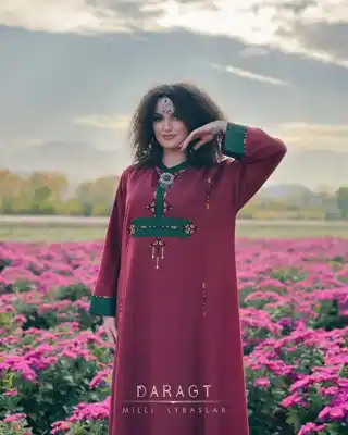 Türkmen fasonlar pombarh fasonlar Fasonlar 2025 fasonlar fason moda modalar Bezen bezen Türkmen fasonlar 2026 Türkmen fasonlar 2025 Türkmen fasonlar 2024 Türkmen fasonlar 2023 turkmenistan türkmenistan turkmen türkmen ashgabat  asgabat aşgabat balkan mary lebap dashoguz dasoguz daşoguz pombarh ponbarhat gulyupek gülýüpek stapel ştapel Gralan Çüýdeşen Abaýa Gadymy Krep Gurultaý 	Keteni Ýüpek Şifon Gipýur Lyon Welwet Atlas Kaşemir Streýç Suzana Ştapel Gülýüpek Pombarh Ýupka Gursakça Aksesuarlar Palto Penjek Okuw eşik Fata Sport eşik Uniforma Nakidka Öýme Şarf kompýuter ýaka ýaglyk Arenda köýnek 2nji el köýnek Taýyn köýnek Matalar Milli lybas milli lybaslar Toý köýnek Toý köýnekler toy koynek toy koynekler gundelik koynekler Gündelik	 
 köýnekler fata koynek Modern taze fason Eskiz koynektm turkmenkoynek türkmenkoynek fason moda moda fasonlar Iş eşik el iş	sada	ýakaly ýakasyz	keşdeli biserli	ýeňli giň nagyşly ýüregi açyk stoýka ýaka ýanly kombinasiýa 	zerli üsti aşak guşakly seçekli gysga ýeňli Lyon Toý köýnek, Gündelik ýakaly  Gyzyl