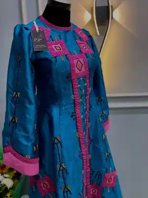 Türkmen fasonlar pombarh fasonlar Fasonlar 2025 fasonlar fason moda modalar Bezen bezen Türkmen fasonlar 2026 Türkmen fasonlar 2025 Türkmen fasonlar 2024 Türkmen fasonlar 2023 turkmenistan türkmenistan turkmen türkmen ashgabat  asgabat aşgabat balkan mary lebap dashoguz dasoguz daşoguz pombarh ponbarhat gulyupek gülýüpek stapel ştapel Gralan Çüýdeşen Abaýa Gadymy Krep Gurultaý 	Keteni Ýüpek Şifon Gipýur Lyon Welwet Atlas Kaşemir Streýç Suzana Ştapel Gülýüpek Pombarh Ýupka Gursakça Aksesuarlar Palto Penjek Okuw eşik Fata Sport eşik Uniforma Nakidka Öýme Şarf kompýuter ýaka ýaglyk Arenda köýnek 2nji el köýnek Taýyn köýnek Matalar Milli lybas milli lybaslar Toý köýnek Toý köýnekler toy koynek toy koynekler gundelik koynekler Gündelik	 
 köýnekler fata koynek Modern taze fason Eskiz koynektm turkmenkoynek türkmenkoynek fason moda moda fasonlar Iş eşik el iş	sada	ýakaly ýakasyz	keşdeli biserli	ýeňli giň nagyşly ýüregi açyk stoýka ýaka ýanly kombinasiýa 	zerli üsti aşak guşakly seçekli gysga ýeňli Toý köýnek ýakasyz, ýeňli, giň, nagyşly 17-25, 26-35 Gülgüne, Benewşe yaz, tomus, guyz