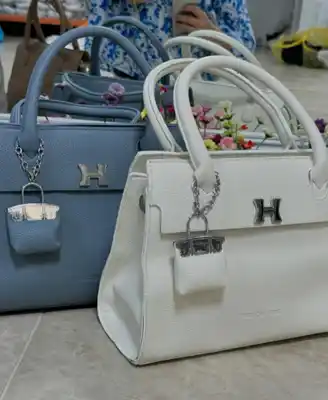 Türkmen fasonlar pombarh fasonlar Fasonlar 2025 fasonlar fason moda modalar Bezen bezen Türkmen fasonlar 2026 Türkmen fasonlar 2025 Türkmen fasonlar 2024 Türkmen fasonlar 2023 turkmenistan türkmenistan turkmen türkmen ashgabat  asgabat aşgabat balkan mary lebap dashoguz dasoguz daşoguz pombarh ponbarhat gulyupek gülýüpek stapel ştapel Gralan Çüýdeşen Abaýa Gadymy Krep Gurultaý 	Keteni Ýüpek Şifon Gipýur Lyon Welwet Atlas Kaşemir Streýç Suzana Ştapel Gülýüpek Pombarh Ýupka Gursakça Aksesuarlar Palto Penjek Okuw eşik Fata Sport eşik Uniforma Nakidka Öýme Şarf kompýuter ýaka ýaglyk Arenda köýnek 2nji el köýnek Taýyn köýnek Matalar Milli lybas milli lybaslar Toý köýnek Toý köýnekler toy koynek toy koynekler gundelik koynekler Gündelik	 
 köýnekler fata koynek Modern taze fason Eskiz koynektm turkmenkoynek türkmenkoynek fason moda moda fasonlar Iş eşik el iş	sada	ýakaly ýakasyz	keşdeli biserli	ýeňli giň nagyşly ýüregi açyk stoýka ýaka ýanly kombinasiýa 	zerli üsti aşak guşakly seçekli gysga ýeňli Gara, Bežewyý, Gök, Benewşe, Goňur  Sumka