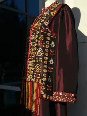 Türkmen fasonlar pombarh fasonlar Fasonlar 2025 fasonlar fason moda modalar Bezen bezen Türkmen fasonlar 2026 Türkmen fasonlar 2025 Türkmen fasonlar 2024 Türkmen fasonlar 2023 turkmenistan türkmenistan turkmen türkmen ashgabat  asgabat aşgabat balkan mary lebap dashoguz dasoguz daşoguz pombarh ponbarhat gulyupek gülýüpek stapel ştapel Gralan Çüýdeşen Abaýa Gadymy Krep Gurultaý 	Keteni Ýüpek Şifon Gipýur Lyon Welwet Atlas Kaşemir Streýç Suzana Ştapel Gülýüpek Pombarh Ýupka Gursakça Aksesuarlar Palto Penjek Okuw eşik Fata Sport eşik Uniforma Nakidka Öýme Şarf kompýuter ýaka ýaglyk Arenda köýnek 2nji el köýnek Taýyn köýnek Matalar Milli lybas milli lybaslar Toý köýnek Toý köýnekler toy koynek toy koynekler gundelik koynekler Gündelik	 
 köýnekler fata koynek Modern taze fason Eskiz koynektm turkmenkoynek türkmenkoynek fason moda moda fasonlar Iş eşik el iş	sada	ýakaly ýakasyz	keşdeli biserli	ýeňli giň nagyşly ýüregi açyk stoýka ýaka ýanly kombinasiýa 	zerli üsti aşak guşakly seçekli gysga ýeňli Keteni  keşdeli, gysga ýeňli, seçekli  Gara, Ak, Goýy-gyzyl, Sary