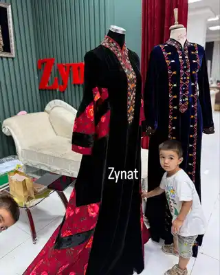 Türkmen fasonlar pombarh fasonlar Fasonlar 2025 fasonlar fason moda modalar Bezen bezen Türkmen fasonlar 2026 Türkmen fasonlar 2025 Türkmen fasonlar 2024 Türkmen fasonlar 2023 turkmenistan türkmenistan turkmen türkmen ashgabat  asgabat aşgabat balkan mary lebap dashoguz dasoguz daşoguz pombarh ponbarhat gulyupek gülýüpek stapel ştapel Gralan Çüýdeşen Abaýa Gadymy Krep Gurultaý 	Keteni Ýüpek Şifon Gipýur Lyon Welwet Atlas Kaşemir Streýç Suzana Ştapel Gülýüpek Pombarh Ýupka Gursakça Aksesuarlar Palto Penjek Okuw eşik Fata Sport eşik Uniforma Nakidka Öýme Şarf kompýuter ýaka ýaglyk Arenda köýnek 2nji el köýnek Taýyn köýnek Matalar Milli lybas milli lybaslar Toý köýnek Toý köýnekler toy koynek toy koynekler gundelik koynekler Gündelik	 
 köýnekler fata koynek Modern taze fason Eskiz koynektm turkmenkoynek türkmenkoynek fason moda moda fasonlar Iş eşik el iş	sada	ýakaly ýakasyz	keşdeli biserli	ýeňli giň nagyşly ýüregi açyk stoýka ýaka ýanly kombinasiýa 	zerli üsti aşak guşakly seçekli gysga ýeňli Panbarhat (Pombarh) Toý köýnek ýakaly, ýeňli, giň, kombinasiýa 26-35, 35+ Gara, Goýy-gyzyl yaz, guyz, gysh