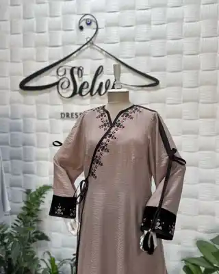 Türkmen fasonlar pombarh fasonlar Fasonlar 2025 fasonlar fason moda modalar Bezen bezen Türkmen fasonlar 2026 Türkmen fasonlar 2025 Türkmen fasonlar 2024 Türkmen fasonlar 2023 turkmenistan türkmenistan turkmen türkmen ashgabat  asgabat aşgabat balkan mary lebap dashoguz dasoguz daşoguz pombarh ponbarhat gulyupek gülýüpek stapel ştapel Gralan Çüýdeşen Abaýa Gadymy Krep Gurultaý 	Keteni Ýüpek Şifon Gipýur Lyon Welwet Atlas Kaşemir Streýç Suzana Ştapel Gülýüpek Pombarh Ýupka Gursakça Aksesuarlar Palto Penjek Okuw eşik Fata Sport eşik Uniforma Nakidka Öýme Şarf kompýuter ýaka ýaglyk Arenda köýnek 2nji el köýnek Taýyn köýnek Matalar Milli lybas milli lybaslar Toý köýnek Toý köýnekler toy koynek toy koynekler gundelik koynekler Gündelik	 
 köýnekler fata koynek Modern taze fason Eskiz koynektm turkmenkoynek türkmenkoynek fason moda moda fasonlar Iş eşik el iş	sada	ýakaly ýakasyz	keşdeli biserli	ýeňli giň nagyşly ýüregi açyk stoýka ýaka ýanly kombinasiýa 	zerli üsti aşak guşakly seçekli gysga ýeňli Gündelik, Modern el iş, sada, nagyşly  Gara, Wizon