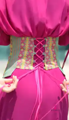 Türkmen fasonlar pombarh fasonlar Fasonlar 2025 fasonlar fason moda modalar Bezen bezen Türkmen fasonlar 2026 Türkmen fasonlar 2025 Türkmen fasonlar 2024 Türkmen fasonlar 2023 turkmenistan türkmenistan turkmen türkmen ashgabat  asgabat aşgabat balkan mary lebap dashoguz dasoguz daşoguz pombarh ponbarhat gulyupek gülýüpek stapel ştapel Gralan Çüýdeşen Abaýa Gadymy Krep Gurultaý 	Keteni Ýüpek Şifon Gipýur Lyon Welwet Atlas Kaşemir Streýç Suzana Ştapel Gülýüpek Pombarh Ýupka Gursakça Aksesuarlar Palto Penjek Okuw eşik Fata Sport eşik Uniforma Nakidka Öýme Şarf kompýuter ýaka ýaglyk Arenda köýnek 2nji el köýnek Taýyn köýnek Matalar Milli lybas milli lybaslar Toý köýnek Toý köýnekler toy koynek toy koynekler gundelik koynekler Gündelik	 
 köýnekler fata koynek Modern taze fason Eskiz koynektm turkmenkoynek türkmenkoynek fason moda moda fasonlar Iş eşik el iş	sada	ýakaly ýakasyz	keşdeli biserli	ýeňli giň nagyşly ýüregi açyk stoýka ýaka ýanly kombinasiýa 	zerli üsti aşak guşakly seçekli gysga ýeňli Modern ýakasyz, gysga ýeňli, giň, guşakly 17-25, 26-35 Gülgüne, Gyzyl yaz, tomus, guyz