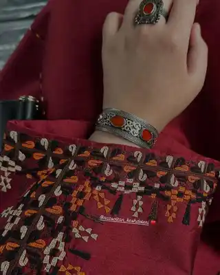 Türkmen fasonlar pombarh fasonlar Fasonlar 2025 fasonlar fason moda modalar Bezen bezen Türkmen fasonlar 2026 Türkmen fasonlar 2025 Türkmen fasonlar 2024 Türkmen fasonlar 2023 turkmenistan türkmenistan turkmen türkmen ashgabat  asgabat aşgabat balkan mary lebap dashoguz dasoguz daşoguz pombarh ponbarhat gulyupek gülýüpek stapel ştapel Gralan Çüýdeşen Abaýa Gadymy Krep Gurultaý 	Keteni Ýüpek Şifon Gipýur Lyon Welwet Atlas Kaşemir Streýç Suzana Ştapel Gülýüpek Pombarh Ýupka Gursakça Aksesuarlar Palto Penjek Okuw eşik Fata Sport eşik Uniforma Nakidka Öýme Şarf kompýuter ýaka ýaglyk Arenda köýnek 2nji el köýnek Taýyn köýnek Matalar Milli lybas milli lybaslar Toý köýnek Toý köýnekler toy koynek toy koynekler gundelik koynekler Gündelik	 
 köýnekler fata koynek Modern taze fason Eskiz koynektm turkmenkoynek türkmenkoynek fason moda moda fasonlar Iş eşik el iş	sada	ýakaly ýakasyz	keşdeli biserli	ýeňli giň nagyşly ýüregi açyk stoýka ýaka ýanly kombinasiýa 	zerli üsti aşak guşakly seçekli gysga ýeňli Keteni Uçurym köýnek el iş, keşdeli, ýakaly, ýanly, ýeňli, giň, nagyşly 17-25 Goýy-gyzyl tomus, guyz