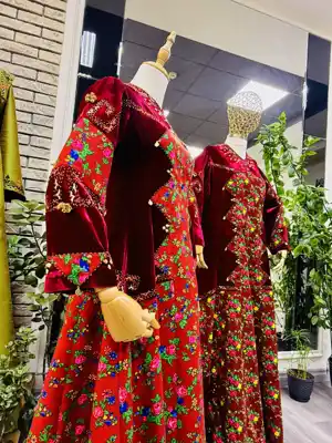 Türkmen fasonlar pombarh fasonlar Fasonlar 2025 fasonlar fason moda modalar Bezen bezen Türkmen fasonlar 2026 Türkmen fasonlar 2025 Türkmen fasonlar 2024 Türkmen fasonlar 2023 turkmenistan türkmenistan turkmen türkmen ashgabat  asgabat aşgabat balkan mary lebap dashoguz dasoguz daşoguz pombarh ponbarhat gulyupek gülýüpek stapel ştapel Gralan Çüýdeşen Abaýa Gadymy Krep Gurultaý 	Keteni Ýüpek Şifon Gipýur Lyon Welwet Atlas Kaşemir Streýç Suzana Ştapel Gülýüpek Pombarh Ýupka Gursakça Aksesuarlar Palto Penjek Okuw eşik Fata Sport eşik Uniforma Nakidka Öýme Şarf kompýuter ýaka ýaglyk Arenda köýnek 2nji el köýnek Taýyn köýnek Matalar Milli lybas milli lybaslar Toý köýnek Toý köýnekler toy koynek toy koynekler gundelik koynekler Gündelik	 
 köýnekler fata koynek Modern taze fason Eskiz koynektm turkmenkoynek türkmenkoynek fason moda moda fasonlar Iş eşik el iş	sada	ýakaly ýakasyz	keşdeli biserli	ýeňli giň nagyşly ýüregi açyk stoýka ýaka ýanly kombinasiýa 	zerli üsti aşak guşakly seçekli gysga ýeňli Panbarhat (Pombarh) Toý köýnek el iş, ýakasyz, ýeňli 17-25, 26-35 Goýy-gyzyl, Gyzyl guyz