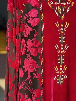 Türkmen fasonlar pombarh fasonlar Fasonlar 2025 fasonlar fason moda modalar Bezen bezen Türkmen fasonlar 2026 Türkmen fasonlar 2025 Türkmen fasonlar 2024 Türkmen fasonlar 2023 turkmenistan türkmenistan turkmen türkmen ashgabat  asgabat aşgabat balkan mary lebap dashoguz dasoguz daşoguz pombarh ponbarhat gulyupek gülýüpek stapel ştapel Gralan Çüýdeşen Abaýa Gadymy Krep Gurultaý 	Keteni Ýüpek Şifon Gipýur Lyon Welwet Atlas Kaşemir Streýç Suzana Ştapel Gülýüpek Pombarh Ýupka Gursakça Aksesuarlar Palto Penjek Okuw eşik Fata Sport eşik Uniforma Nakidka Öýme Şarf kompýuter ýaka ýaglyk Arenda köýnek 2nji el köýnek Taýyn köýnek Matalar Milli lybas milli lybaslar Toý köýnek Toý köýnekler toy koynek toy koynekler gundelik koynekler Gündelik	 
 köýnekler fata koynek Modern taze fason Eskiz koynektm turkmenkoynek türkmenkoynek fason moda moda fasonlar Iş eşik el iş	sada	ýakaly ýakasyz	keşdeli biserli	ýeňli giň nagyşly ýüregi açyk stoýka ýaka ýanly kombinasiýa 	zerli üsti aşak guşakly seçekli gysga ýeňli Panbarhat (Pombarh)  keşdeli  Gara, Ak, Bežewyý, Goýy-gyzyl, Gyzyl, Mämişi, Sary