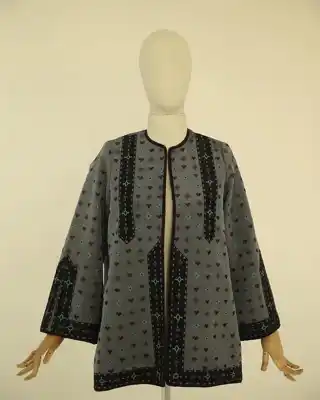 Türkmen fasonlar pombarh fasonlar Fasonlar 2025 fasonlar fason moda modalar Bezen bezen Türkmen fasonlar 2026 Türkmen fasonlar 2025 Türkmen fasonlar 2024 Türkmen fasonlar 2023 turkmenistan türkmenistan turkmen türkmen ashgabat  asgabat aşgabat balkan mary lebap dashoguz dasoguz daşoguz pombarh ponbarhat gulyupek gülýüpek stapel ştapel Gralan Çüýdeşen Abaýa Gadymy Krep Gurultaý 	Keteni Ýüpek Şifon Gipýur Lyon Welwet Atlas Kaşemir Streýç Suzana Ştapel Gülýüpek Pombarh Ýupka Gursakça Aksesuarlar Palto Penjek Okuw eşik Fata Sport eşik Uniforma Nakidka Öýme Şarf kompýuter ýaka ýaglyk Arenda köýnek 2nji el köýnek Taýyn köýnek Matalar Milli lybas milli lybaslar Toý köýnek Toý köýnekler toy koynek toy koynekler gundelik koynekler Gündelik	 
 köýnekler fata koynek Modern taze fason Eskiz koynektm turkmenkoynek türkmenkoynek fason moda moda fasonlar Iş eşik el iş	sada	ýakaly ýakasyz	keşdeli biserli	ýeňli giň nagyşly ýüregi açyk stoýka ýaka ýanly kombinasiýa 	zerli üsti aşak guşakly seçekli gysga ýeňli Milli lybas el iş, keşdeli, ýakasyz, ýeňli, giň, nagyşly 26-35, 35+ Çal yaz, guyz, gysh Penjek