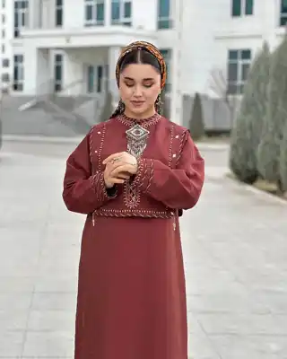 Türkmen fasonlar pombarh fasonlar Fasonlar 2025 fasonlar fason moda modalar Bezen bezen Türkmen fasonlar 2026 Türkmen fasonlar 2025 Türkmen fasonlar 2024 Türkmen fasonlar 2023 turkmenistan türkmenistan turkmen türkmen ashgabat  asgabat aşgabat balkan mary lebap dashoguz dasoguz daşoguz pombarh ponbarhat gulyupek gülýüpek stapel ştapel Gralan Çüýdeşen Abaýa Gadymy Krep Gurultaý 	Keteni Ýüpek Şifon Gipýur Lyon Welwet Atlas Kaşemir Streýç Suzana Ştapel Gülýüpek Pombarh Ýupka Gursakça Aksesuarlar Palto Penjek Okuw eşik Fata Sport eşik Uniforma Nakidka Öýme Şarf kompýuter ýaka ýaglyk Arenda köýnek 2nji el köýnek Taýyn köýnek Matalar Milli lybas milli lybaslar Toý köýnek Toý köýnekler toy koynek toy koynekler gundelik koynekler Gündelik	 
 köýnekler fata koynek Modern taze fason Eskiz koynektm turkmenkoynek türkmenkoynek fason moda moda fasonlar Iş eşik el iş	sada	ýakaly ýakasyz	keşdeli biserli	ýeňli giň nagyşly ýüregi açyk stoýka ýaka ýanly kombinasiýa 	zerli üsti aşak guşakly seçekli gysga ýeňli Keteni, Lyon Milli lybas el iş, ýakaly, ýeňli, giň, üsti aşak 26-35, 35+ Goňur yaz, guyz