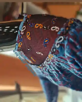 Türkmen fasonlar pombarh fasonlar Fasonlar 2025 fasonlar fason moda modalar Bezen bezen Türkmen fasonlar 2026 Türkmen fasonlar 2025 Türkmen fasonlar 2024 Türkmen fasonlar 2023 turkmenistan türkmenistan turkmen türkmen ashgabat  asgabat aşgabat balkan mary lebap dashoguz dasoguz daşoguz pombarh ponbarhat gulyupek gülýüpek stapel ştapel Gralan Çüýdeşen Abaýa Gadymy Krep Gurultaý 	Keteni Ýüpek Şifon Gipýur Lyon Welwet Atlas Kaşemir Streýç Suzana Ştapel Gülýüpek Pombarh Ýupka Gursakça Aksesuarlar Palto Penjek Okuw eşik Fata Sport eşik Uniforma Nakidka Öýme Şarf kompýuter ýaka ýaglyk Arenda köýnek 2nji el köýnek Taýyn köýnek Matalar Milli lybas milli lybaslar Toý köýnek Toý köýnekler toy koynek toy koynekler gundelik koynekler Gündelik	 
 köýnekler fata koynek Modern taze fason Eskiz koynektm turkmenkoynek türkmenkoynek fason moda moda fasonlar Iş eşik el iş	sada	ýakaly ýakasyz	keşdeli biserli	ýeňli giň nagyşly ýüregi açyk stoýka ýaka ýanly kombinasiýa 	zerli üsti aşak guşakly seçekli gysga ýeňli Panbarhat (Pombarh), Gipýur, Keteni Toý köýnek, Modern el iş, keşdeli, ýakasyz, ýeňli, giň, kombinasiýa 17-25, 26-35, 35+ Goýy-gyzyl, Benewşe, Goýy-gök yaz, tomus, guyz