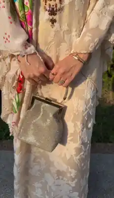 Türkmen fasonlar pombarh fasonlar Fasonlar 2025 fasonlar fason moda modalar Bezen bezen Türkmen fasonlar 2026 Türkmen fasonlar 2025 Türkmen fasonlar 2024 Türkmen fasonlar 2023 turkmenistan türkmenistan turkmen türkmen ashgabat  asgabat aşgabat balkan mary lebap dashoguz dasoguz daşoguz pombarh ponbarhat gulyupek gülýüpek stapel ştapel Gralan Çüýdeşen Abaýa Gadymy Krep Gurultaý 	Keteni Ýüpek Şifon Gipýur Lyon Welwet Atlas Kaşemir Streýç Suzana Ştapel Gülýüpek Pombarh Ýupka Gursakça Aksesuarlar Palto Penjek Okuw eşik Fata Sport eşik Uniforma Nakidka Öýme Şarf kompýuter ýaka ýaglyk Arenda köýnek 2nji el köýnek Taýyn köýnek Matalar Milli lybas milli lybaslar Toý köýnek Toý köýnekler toy koynek toy koynekler gundelik koynekler Gündelik	 
 köýnekler fata koynek Modern taze fason Eskiz koynektm turkmenkoynek türkmenkoynek fason moda moda fasonlar Iş eşik el iş	sada	ýakaly ýakasyz	keşdeli biserli	ýeňli giň nagyşly ýüregi açyk stoýka ýaka ýanly kombinasiýa 	zerli üsti aşak guşakly seçekli gysga ýeňli Şifon Toý köýnek el iş, ýakasyz, biserli, ýeňli, giň, nagyşly 17-25, 26-35 Bežewyý tomus, guyz