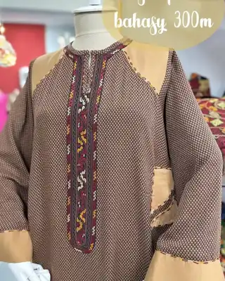 Türkmen fasonlar pombarh fasonlar Fasonlar 2025 fasonlar fason moda modalar Bezen bezen Türkmen fasonlar 2026 Türkmen fasonlar 2025 Türkmen fasonlar 2024 Türkmen fasonlar 2023 turkmenistan türkmenistan turkmen türkmen ashgabat  asgabat aşgabat balkan mary lebap dashoguz dasoguz daşoguz pombarh ponbarhat gulyupek gülýüpek stapel ştapel Gralan Çüýdeşen Abaýa Gadymy Krep Gurultaý 	Keteni Ýüpek Şifon Gipýur Lyon Welwet Atlas Kaşemir Streýç Suzana Ştapel Gülýüpek Pombarh Ýupka Gursakça Aksesuarlar Palto Penjek Okuw eşik Fata Sport eşik Uniforma Nakidka Öýme Şarf kompýuter ýaka ýaglyk Arenda köýnek 2nji el köýnek Taýyn köýnek Matalar Milli lybas milli lybaslar Toý köýnek Toý köýnekler toy koynek toy koynekler gundelik koynekler Gündelik	 
 köýnekler fata koynek Modern taze fason Eskiz koynektm turkmenkoynek türkmenkoynek fason moda moda fasonlar Iş eşik el iş	sada	ýakaly ýakasyz	keşdeli biserli	ýeňli giň nagyşly ýüregi açyk stoýka ýaka ýanly kombinasiýa 	zerli üsti aşak guşakly seçekli gysga ýeňli Ştapel Gündelik sada  Gara, Gök, Ýaşyl, Benewşe, Goýy-gök, Goýy-ýaşyl, Altyn  Taýyn köýnek