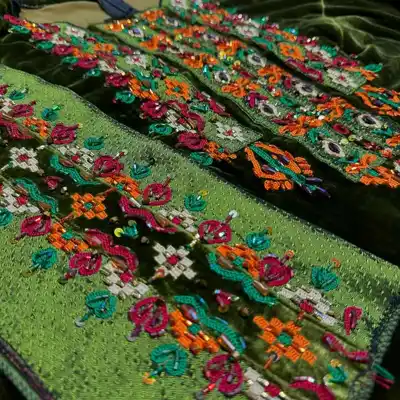 Türkmen fasonlar pombarh fasonlar Fasonlar 2025 fasonlar fason moda modalar Bezen bezen Türkmen fasonlar 2026 Türkmen fasonlar 2025 Türkmen fasonlar 2024 Türkmen fasonlar 2023 turkmenistan türkmenistan turkmen türkmen ashgabat  asgabat aşgabat balkan mary lebap dashoguz dasoguz daşoguz pombarh ponbarhat gulyupek gülýüpek stapel ştapel Gralan Çüýdeşen Abaýa Gadymy Krep Gurultaý 	Keteni Ýüpek Şifon Gipýur Lyon Welwet Atlas Kaşemir Streýç Suzana Ştapel Gülýüpek Pombarh Ýupka Gursakça Aksesuarlar Palto Penjek Okuw eşik Fata Sport eşik Uniforma Nakidka Öýme Şarf kompýuter ýaka ýaglyk Arenda köýnek 2nji el köýnek Taýyn köýnek Matalar Milli lybas milli lybaslar Toý köýnek Toý köýnekler toy koynek toy koynekler gundelik koynekler Gündelik	 
 köýnekler fata koynek Modern taze fason Eskiz koynektm turkmenkoynek türkmenkoynek fason moda moda fasonlar Iş eşik el iş	sada	ýakaly ýakasyz	keşdeli biserli	ýeňli giň nagyşly ýüregi açyk stoýka ýaka ýanly kombinasiýa 	zerli üsti aşak guşakly seçekli gysga ýeňli Panbarhat (Pombarh) Toý köýnek, Milli lybas el iş, keşdeli, biserli, ýeňli, giň, nagyşly 26-35 Ýaşyl, Goýy-ýaşyl yaz, guyz, gysh