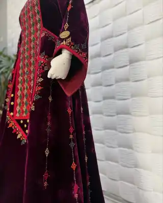 Türkmen fasonlar pombarh fasonlar Fasonlar 2025 fasonlar fason moda modalar Bezen bezen Türkmen fasonlar 2026 Türkmen fasonlar 2025 Türkmen fasonlar 2024 Türkmen fasonlar 2023 turkmenistan türkmenistan turkmen türkmen ashgabat  asgabat aşgabat balkan mary lebap dashoguz dasoguz daşoguz pombarh ponbarhat gulyupek gülýüpek stapel ştapel Gralan Çüýdeşen Abaýa Gadymy Krep Gurultaý 	Keteni Ýüpek Şifon Gipýur Lyon Welwet Atlas Kaşemir Streýç Suzana Ştapel Gülýüpek Pombarh Ýupka Gursakça Aksesuarlar Palto Penjek Okuw eşik Fata Sport eşik Uniforma Nakidka Öýme Şarf kompýuter ýaka ýaglyk Arenda köýnek 2nji el köýnek Taýyn köýnek Matalar Milli lybas milli lybaslar Toý köýnek Toý köýnekler toy koynek toy koynekler gundelik koynekler Gündelik	 
 köýnekler fata koynek Modern taze fason Eskiz koynektm turkmenkoynek türkmenkoynek fason moda moda fasonlar Iş eşik el iş	sada	ýakaly ýakasyz	keşdeli biserli	ýeňli giň nagyşly ýüregi açyk stoýka ýaka ýanly kombinasiýa 	zerli üsti aşak guşakly seçekli gysga ýeňli Panbarhat (Pombarh) Toý köýnek el iş, keşdeli, ýakasyz, ýanly, ýeňli, giň, nagyşly 26-35, 35+ Goýy-gyzyl yaz, guyz, gysh