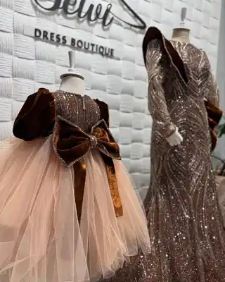 Türkmen fasonlar pombarh fasonlar Fasonlar 2025 fasonlar fason moda modalar Bezen bezen Türkmen fasonlar 2026 Türkmen fasonlar 2025 Türkmen fasonlar 2024 Türkmen fasonlar 2023 turkmenistan türkmenistan turkmen türkmen ashgabat  asgabat aşgabat balkan mary lebap dashoguz dasoguz daşoguz pombarh ponbarhat gulyupek gülýüpek stapel ştapel Gralan Çüýdeşen Abaýa Gadymy Krep Gurultaý 	Keteni Ýüpek Şifon Gipýur Lyon Welwet Atlas Kaşemir Streýç Suzana Ştapel Gülýüpek Pombarh Ýupka Gursakça Aksesuarlar Palto Penjek Okuw eşik Fata Sport eşik Uniforma Nakidka Öýme Şarf kompýuter ýaka ýaglyk Arenda köýnek 2nji el köýnek Taýyn köýnek Matalar Milli lybas milli lybaslar Toý köýnek Toý köýnekler toy koynek toy koynekler gundelik koynekler Gündelik	 
 köýnekler fata koynek Modern taze fason Eskiz koynektm turkmenkoynek türkmenkoynek fason moda moda fasonlar Iş eşik el iş	sada	ýakaly ýakasyz	keşdeli biserli	ýeňli giň nagyşly ýüregi açyk stoýka ýaka ýanly kombinasiýa 	zerli üsti aşak guşakly seçekli gysga ýeňli Panbarhat (Pombarh), Şifon, Şantu Toý köýnek el iş, ýakasyz, ýeňli, zerli 17-25, 26-35 Goýy-gyzyl, Wizon