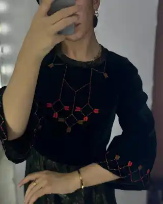 Türkmen fasonlar pombarh fasonlar Fasonlar 2025 fasonlar fason moda modalar Bezen bezen Türkmen fasonlar 2026 Türkmen fasonlar 2025 Türkmen fasonlar 2024 Türkmen fasonlar 2023 turkmenistan türkmenistan turkmen türkmen ashgabat  asgabat aşgabat balkan mary lebap dashoguz dasoguz daşoguz pombarh ponbarhat gulyupek gülýüpek stapel ştapel Gralan Çüýdeşen Abaýa Gadymy Krep Gurultaý 	Keteni Ýüpek Şifon Gipýur Lyon Welwet Atlas Kaşemir Streýç Suzana Ştapel Gülýüpek Pombarh Ýupka Gursakça Aksesuarlar Palto Penjek Okuw eşik Fata Sport eşik Uniforma Nakidka Öýme Şarf kompýuter ýaka ýaglyk Arenda köýnek 2nji el köýnek Taýyn köýnek Matalar Milli lybas milli lybaslar Toý köýnek Toý köýnekler toy koynek toy koynekler gundelik koynekler Gündelik	 
 köýnekler fata koynek Modern taze fason Eskiz koynektm turkmenkoynek türkmenkoynek fason moda moda fasonlar Iş eşik el iş	sada	ýakaly ýakasyz	keşdeli biserli	ýeňli giň nagyşly ýüregi açyk stoýka ýaka ýanly kombinasiýa 	zerli üsti aşak guşakly seçekli gysga ýeňli Panbarhat (Pombarh) Toý köýnek el iş, keşdeli, sada, ýakaly, ýeňli 17-25, 26-35 Gara, Goýy-gök yaz Taýyn köýnek